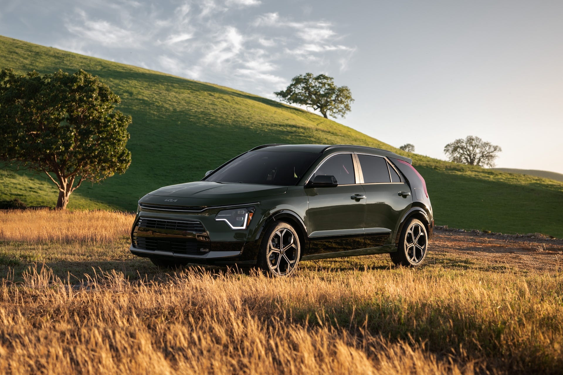 2025 Kia Niro Hybrid and PlugIn Hybrid Prices Barely Change