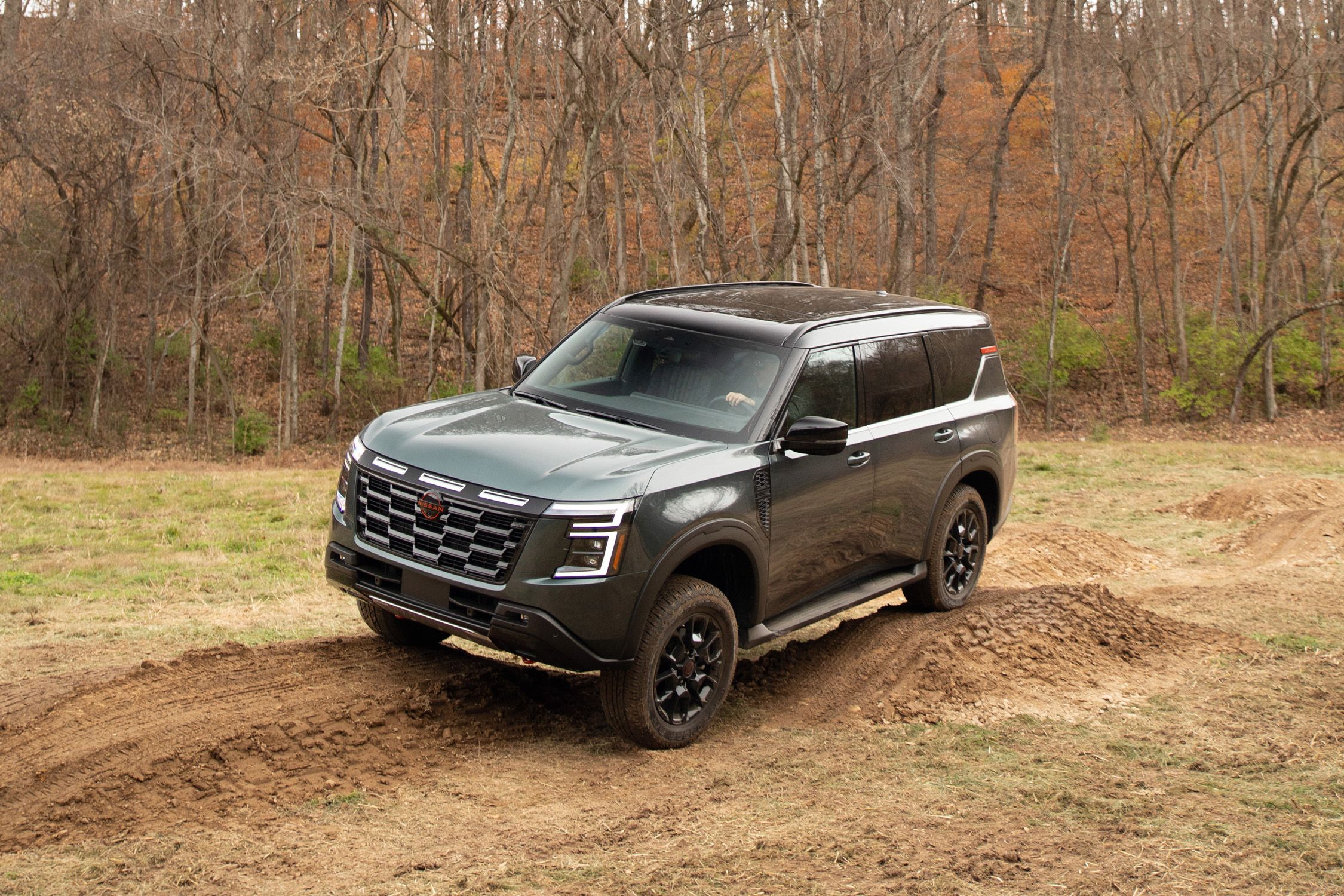 View Photos of the 2025 Nissan Armada