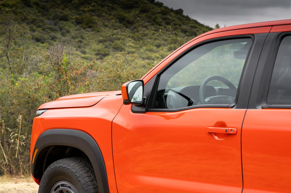 View Photos of the 2025 Nissan Frontier