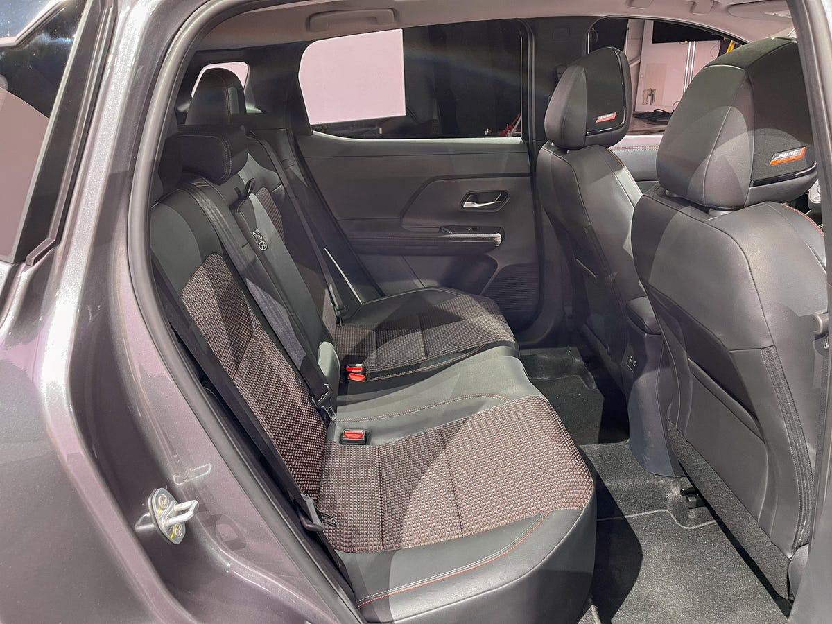 2025-nissan-kicks-rear-seat-65fc594a125fb.jpg