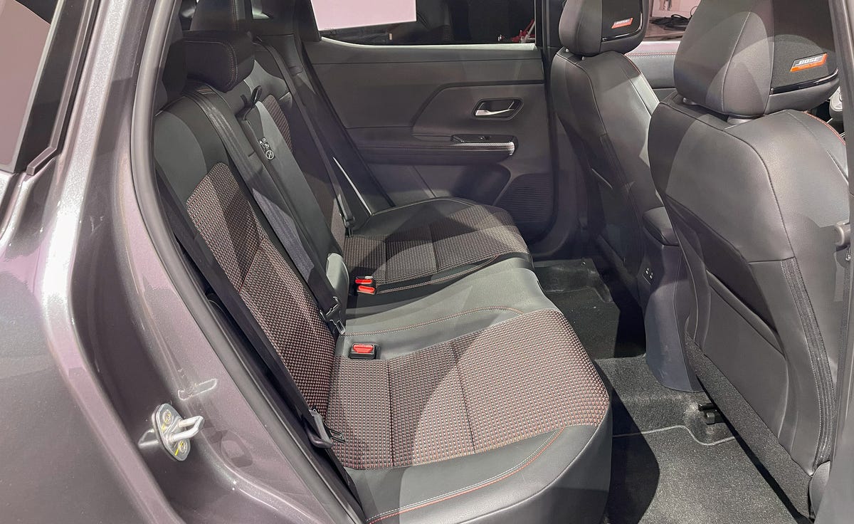 2025-nissan-kicks-rear-seat-65fc594a125fb.jpg
