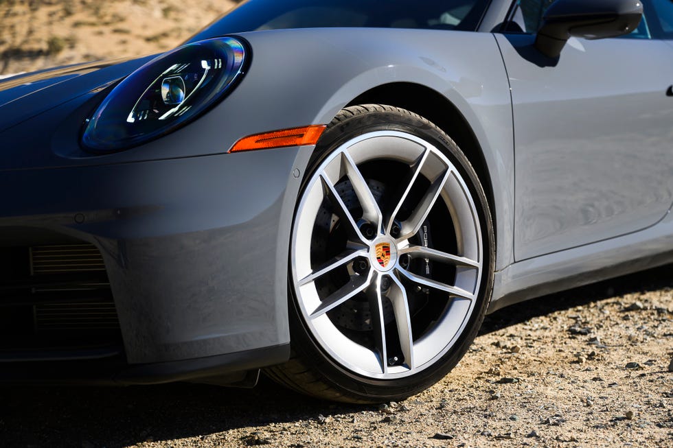 2025 porsche 911 carrera