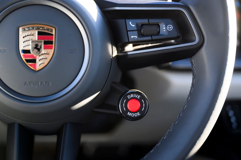 2025 porsche 911 carrera