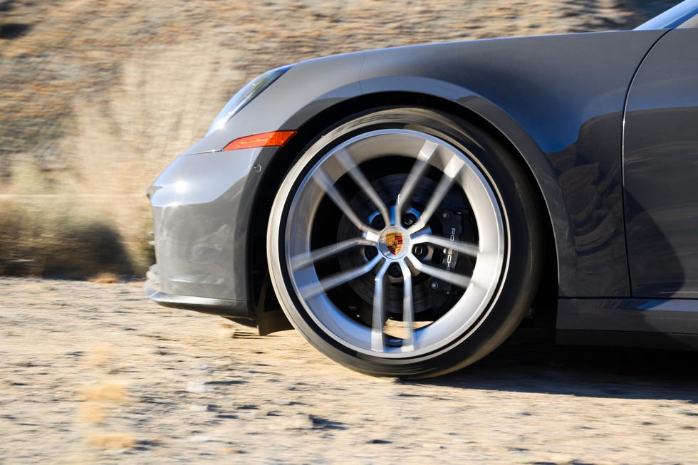 2025 porsche 911 carrera