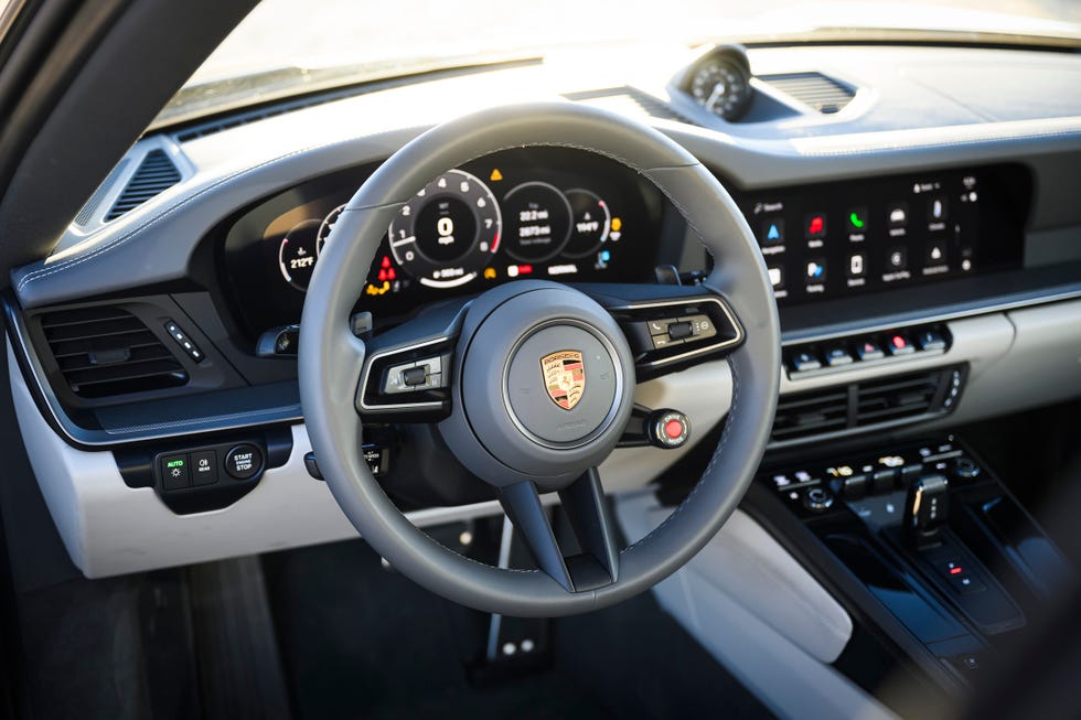 2025 porsche 911 carrera