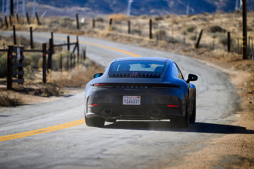2025 porsche 911 carrera