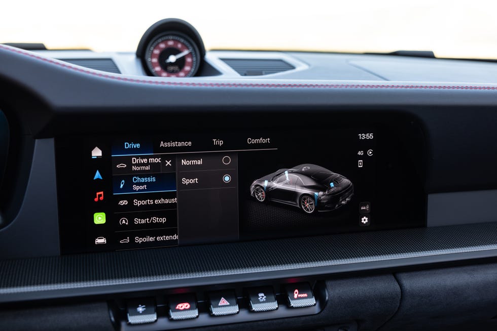 2025 Porsche 911 infotainment center