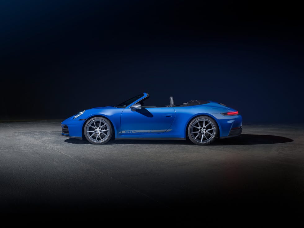 View Photos of the 2025 Porsche 911 Carrera T