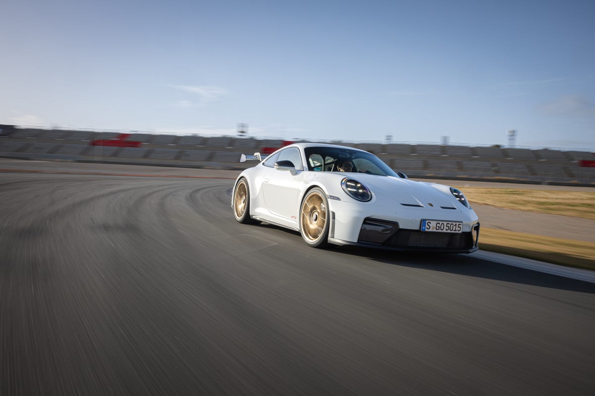 2025 Porsche 911 GT3 Stays Close to Its Predecessor