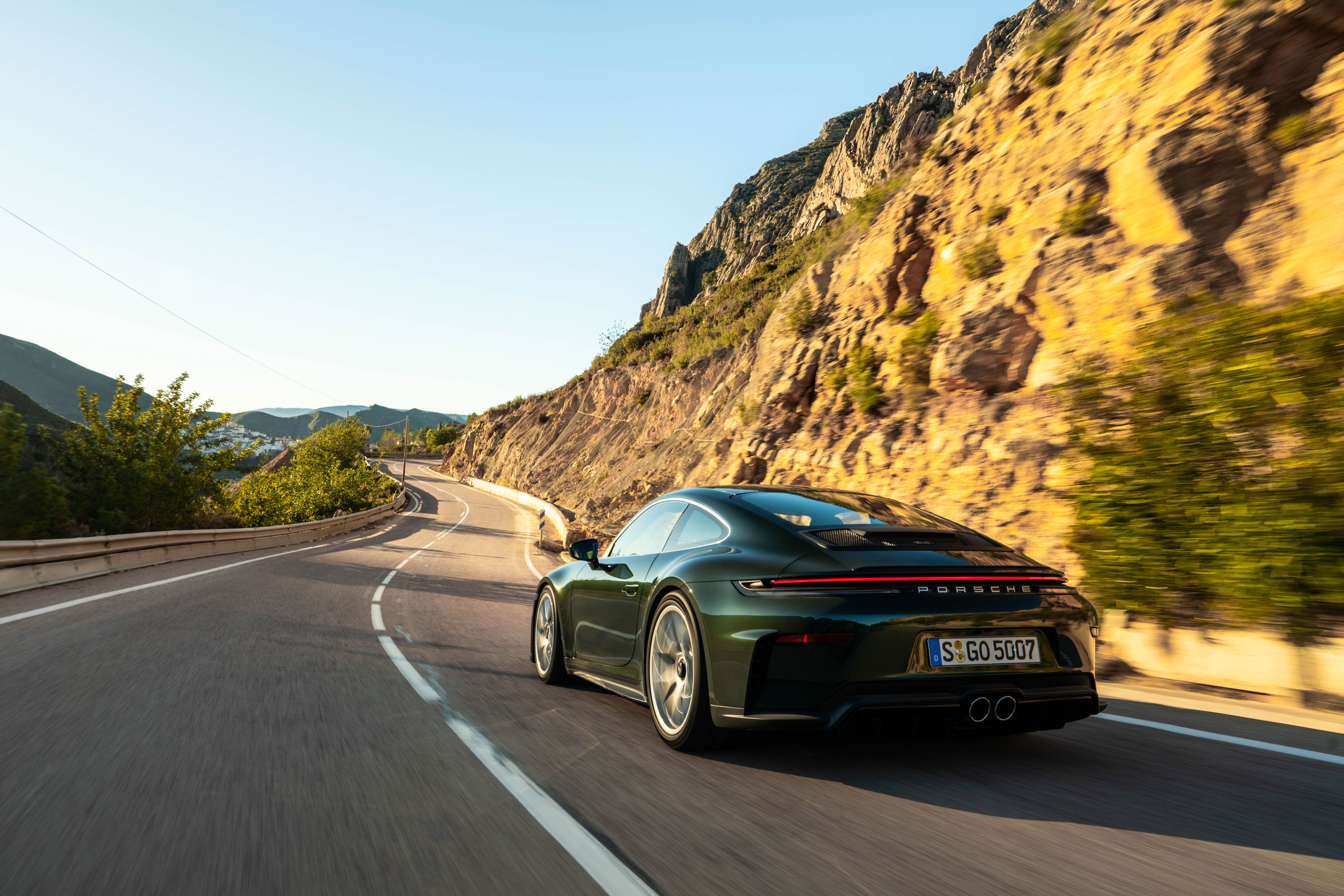 2025-porsche-911-gt3-touring-