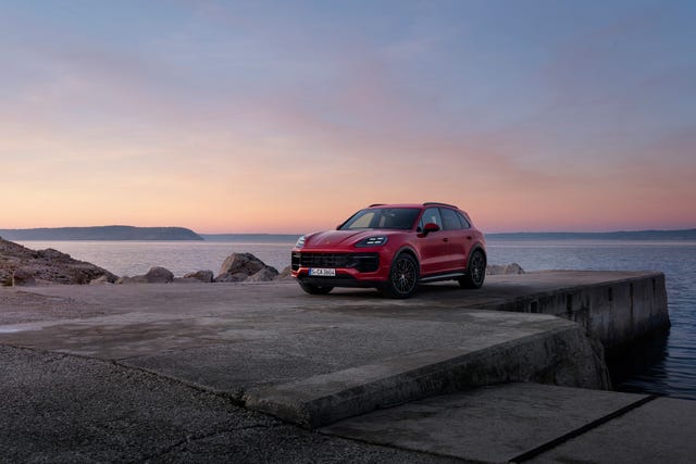 See Photos of the 2025 Porsche Cayenne GTS