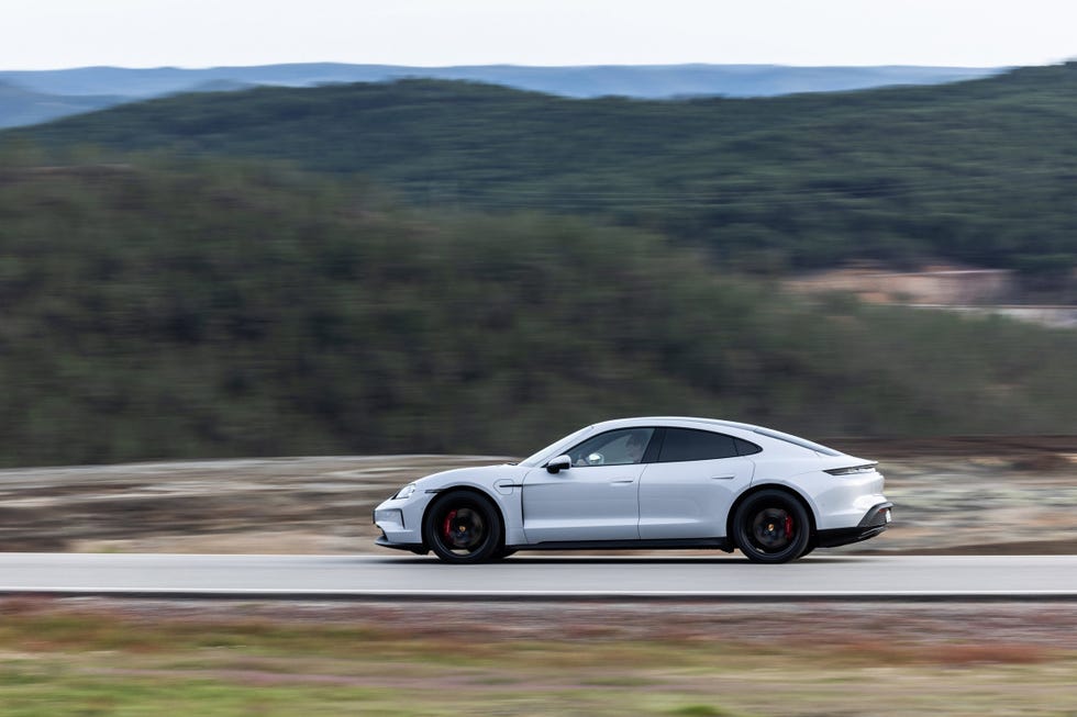 2025 porsche taycan
