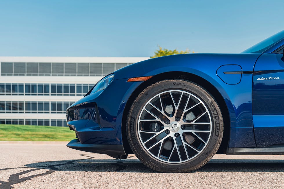 2025 porsche taycan