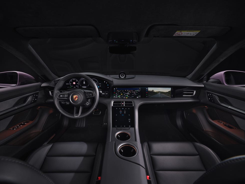 Интерьер Porsche Taycan 4S Sports Turismo 2025 года Интерьер Porsche Taycan 4s Sports Turismo 2025 года