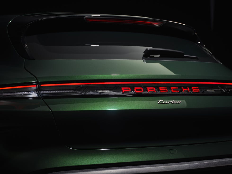 Порше Тайкан Кросс Туризмо 2025 года Porsche Taycan Cross Turismo 2025 года выпуска.