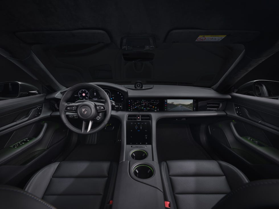 Интерьер Porsche Taycan Cross Turismo 2025 года выпуска