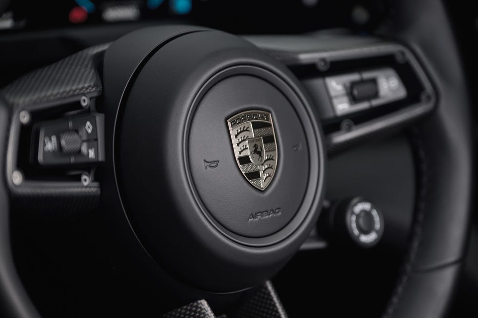 Интерьер Porsche Taycan Cross Turismo 2025 года Интерьер Porsche Taycan Cross Turismo 2025 года выпуска