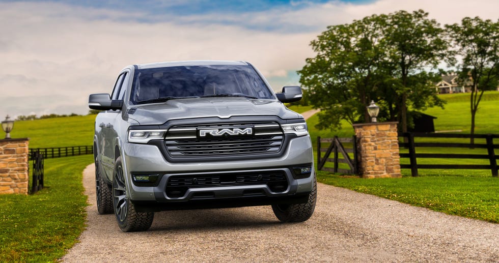 2025 Ram 1500 Ramcharger Avoids the Range Anxiety of EV Trucks