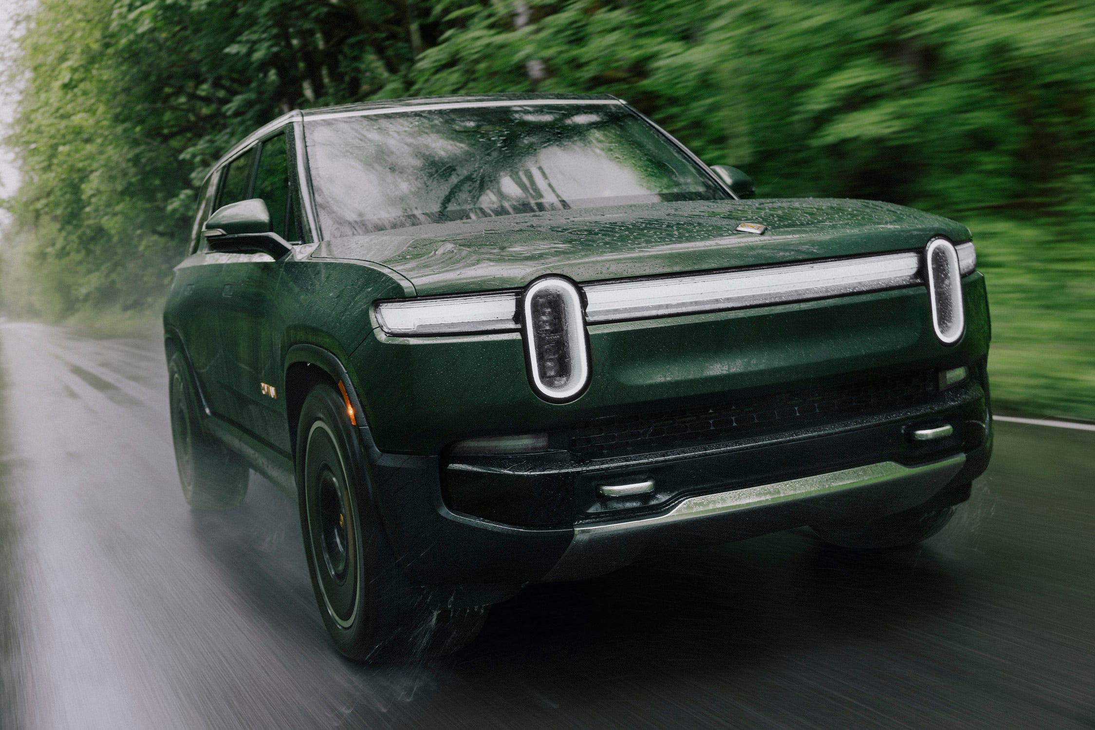 View Photos of the 2025 Rivian R1S