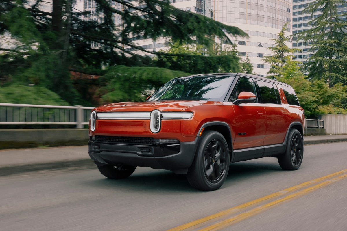 2024 Rivian R1S Adventure DualMotor Large Pack Features and Specs