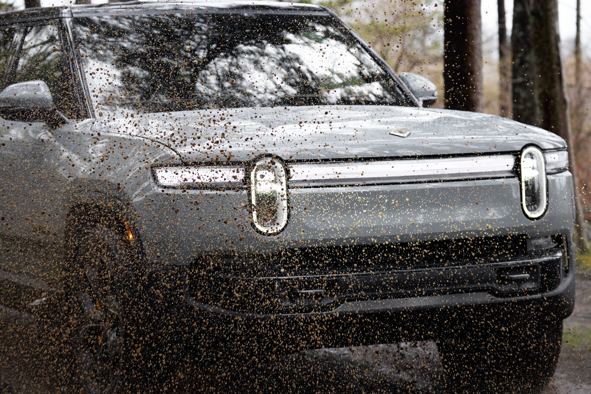 View Photos of the 2025 Rivian R1S