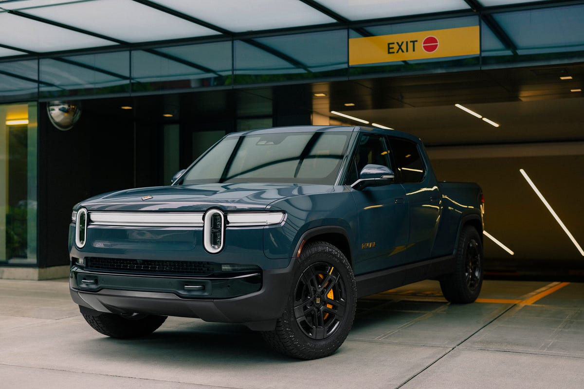 2024 Rivian R1T Adventure Dual-Motor Large Pack Features and Specs