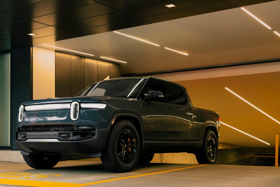 View Photos of the 2025 Rivian R1T