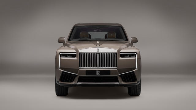 2025 Rolls-Royce Cullinan Arrives with Bulkier Face, Same V-12