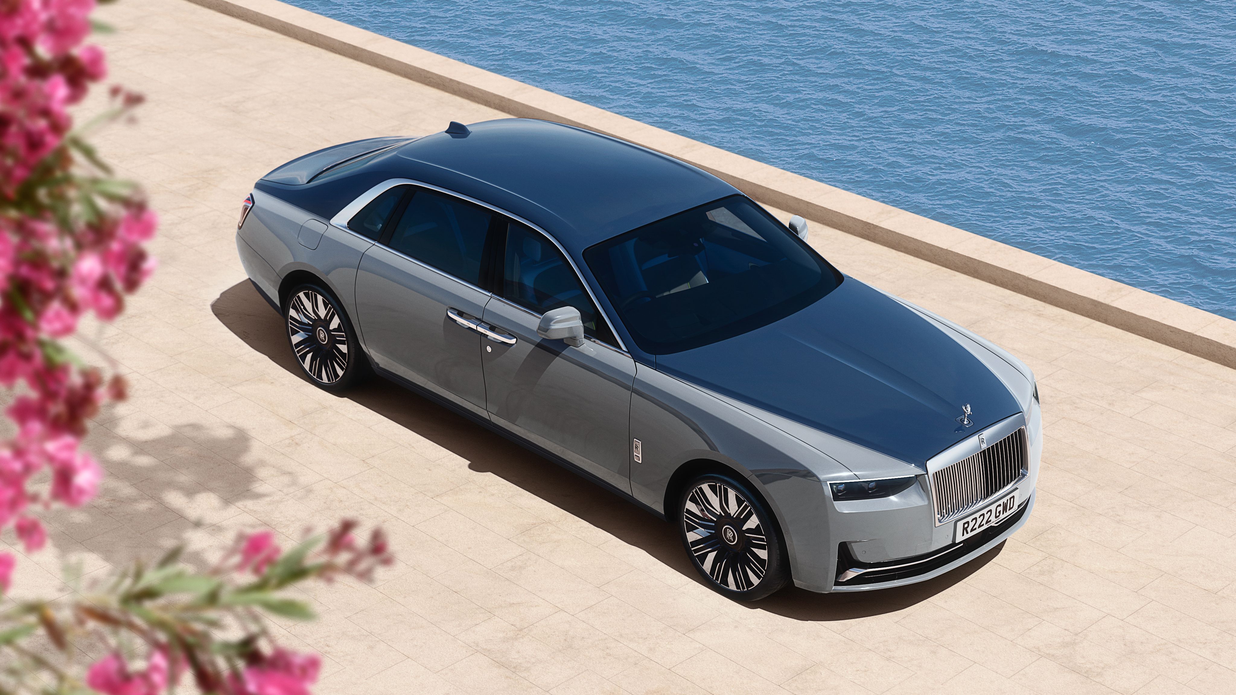 洋書 ROLLS ROYCE IN AMERICA Rolls-Royce Cars and SUVs: Reviews, Pricing, and Specs