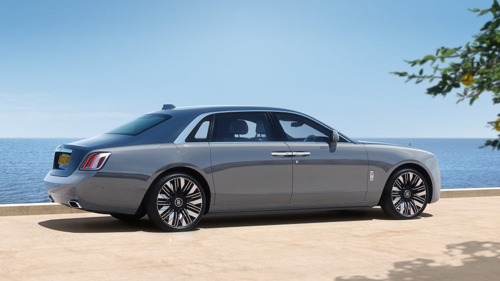 2025 rolls royce ghost rear