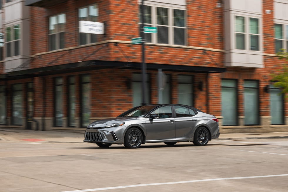 2025 toyota camry xse awd