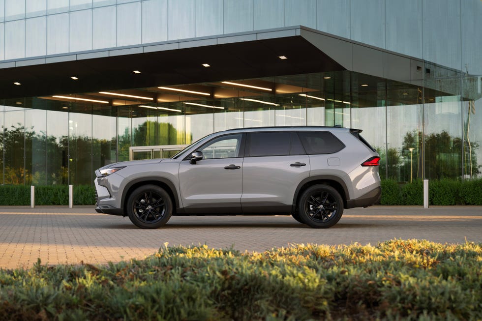 View Exterior Photos of the 2025 Toyota Grand Highlander