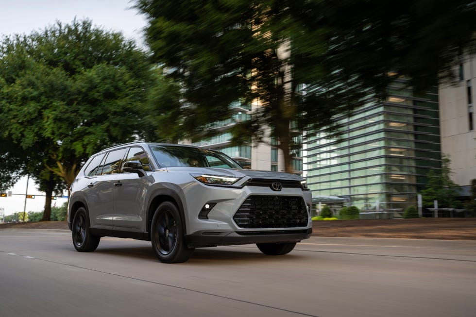 View Exterior Photos of the 2025 Toyota Grand Highlander