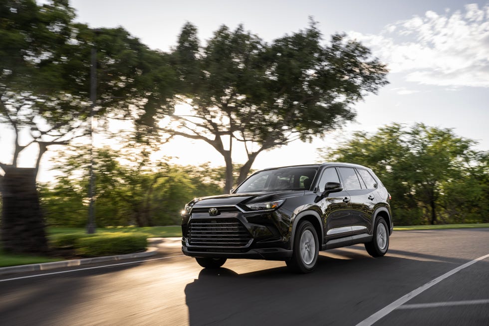 View Exterior Photos of the 2025 Toyota Grand Highlander