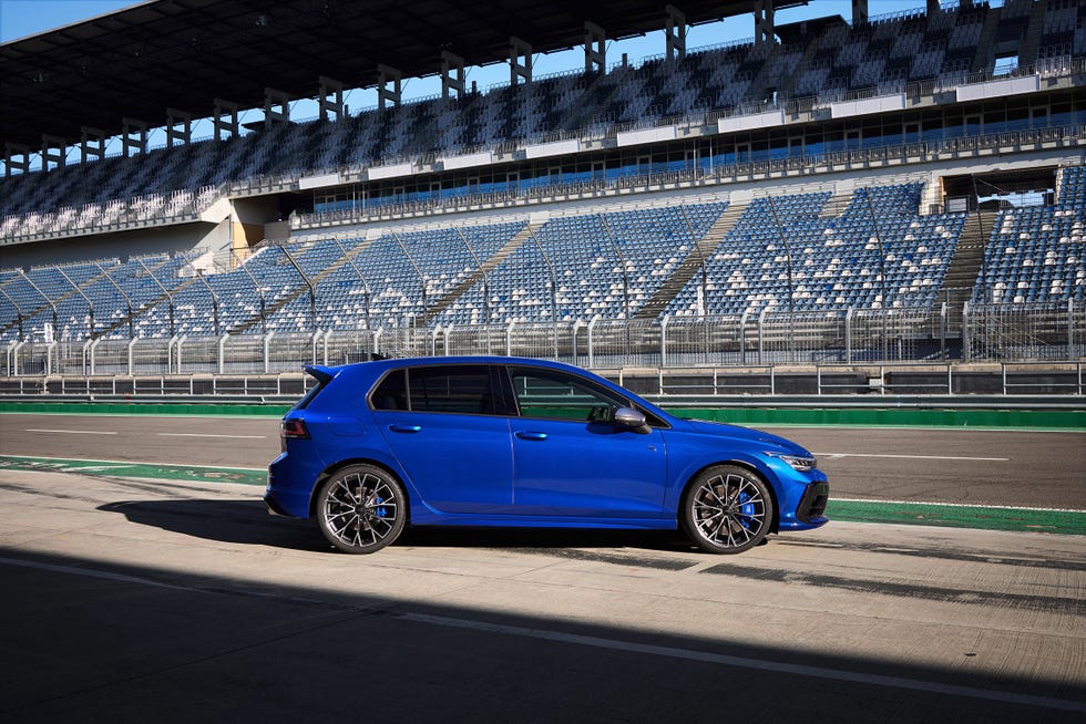 2025 volkswagen golf r side profile 