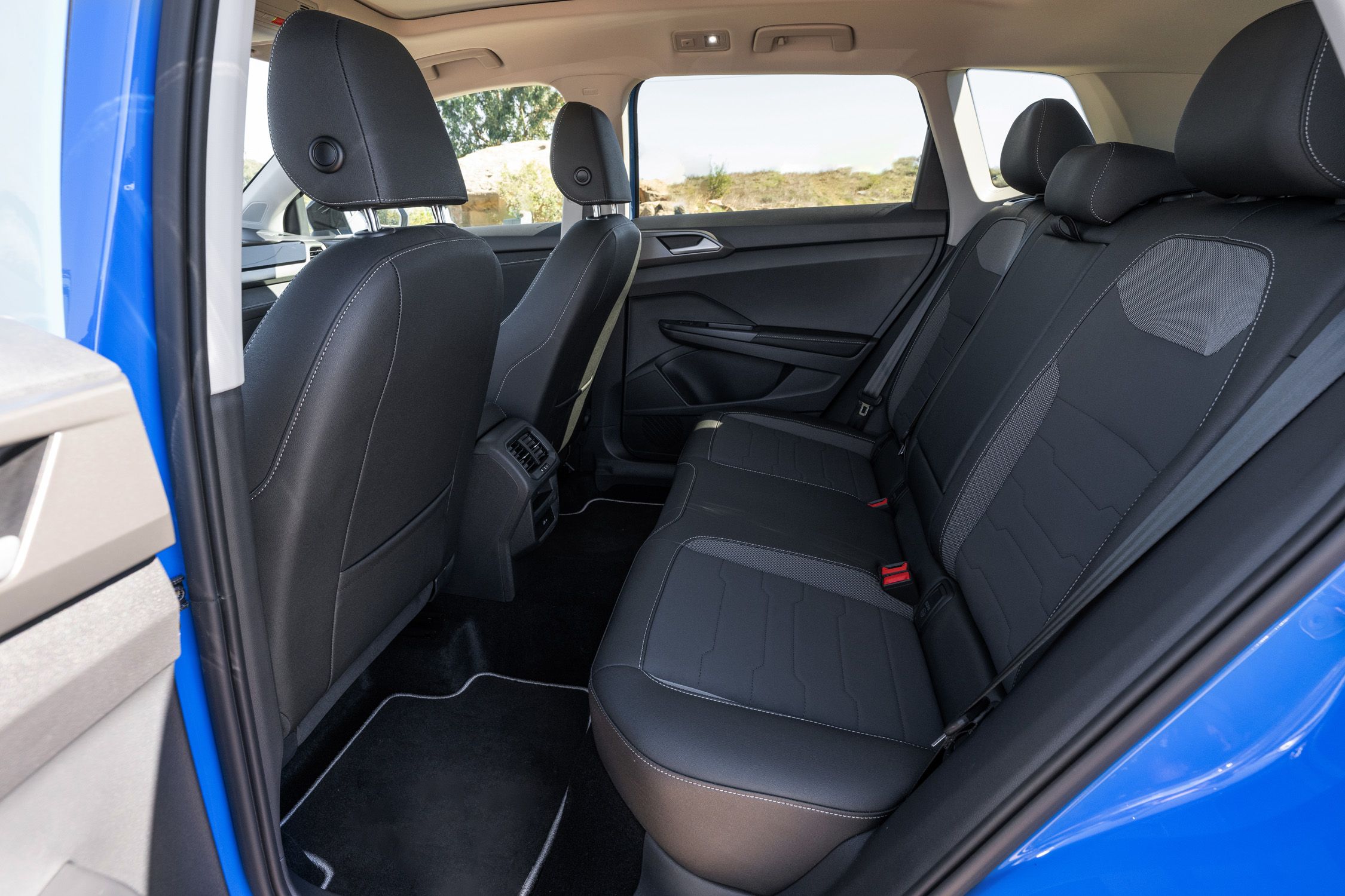 Rear Hatch Kit | VOLKSWAGEN TAOS 2025 Rear Hatch Kit | VOLKSWAGEN TAOS 2025