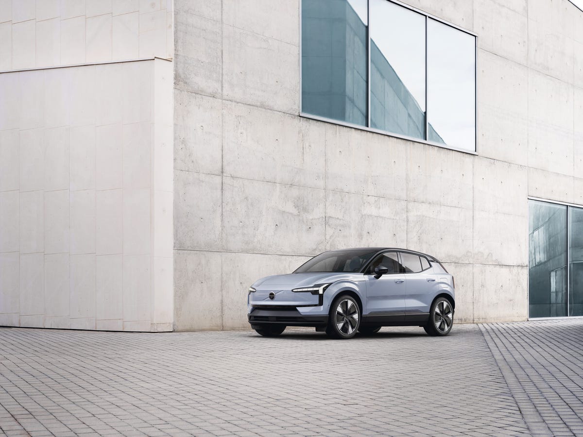 2025 Volvo EX30 Is a Tiny Electric SUV That Exemplifies the EV Ethos