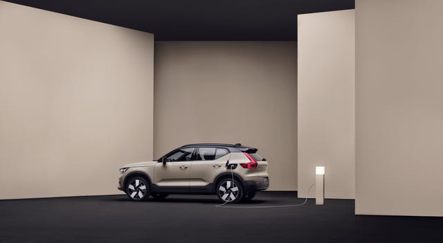 2025 Volvo EX40 and EC40 Are Renamed Versions of XC40 and C40 EVs