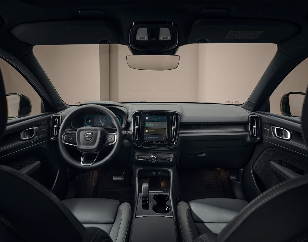 2025 volvo ex40 interior