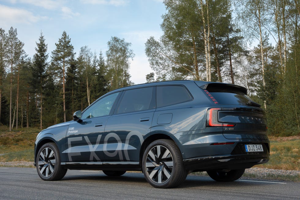2025-volvo-ex90-142-66421f4b08f06.jpg