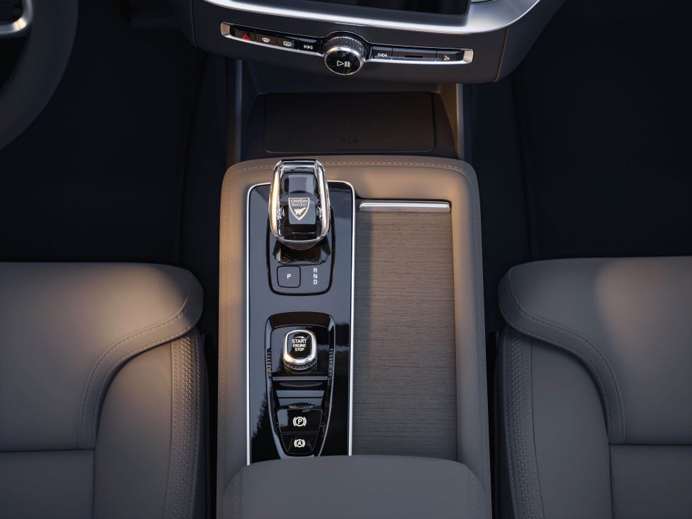 2025 volvo xc90 interior
