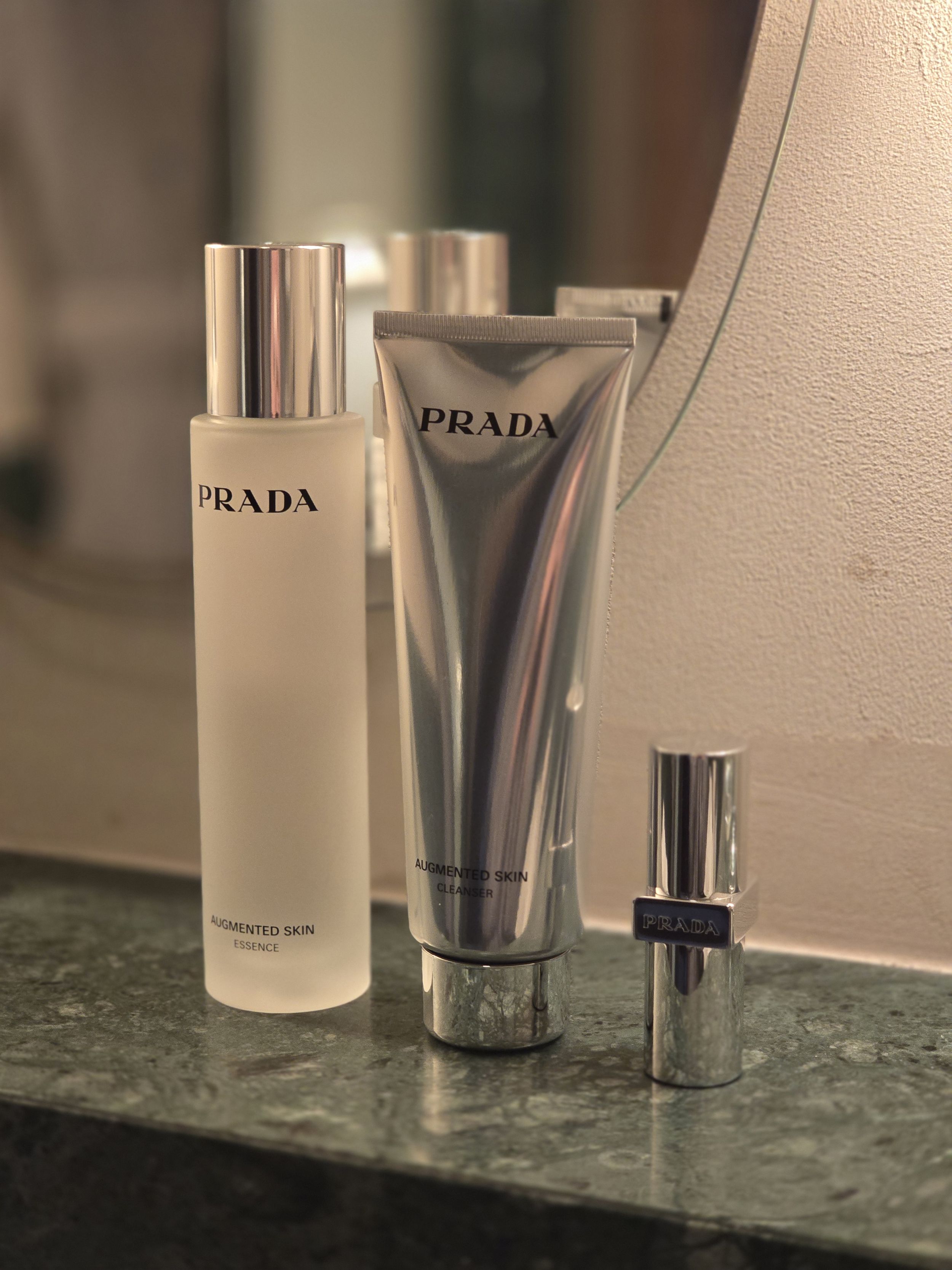 PRADA オーグメンテッド　スキン　クレンザー　メイク落とし　洗顔料125ml オーグメンテッド スキン クレンザー｜プラダ ビューティ公式