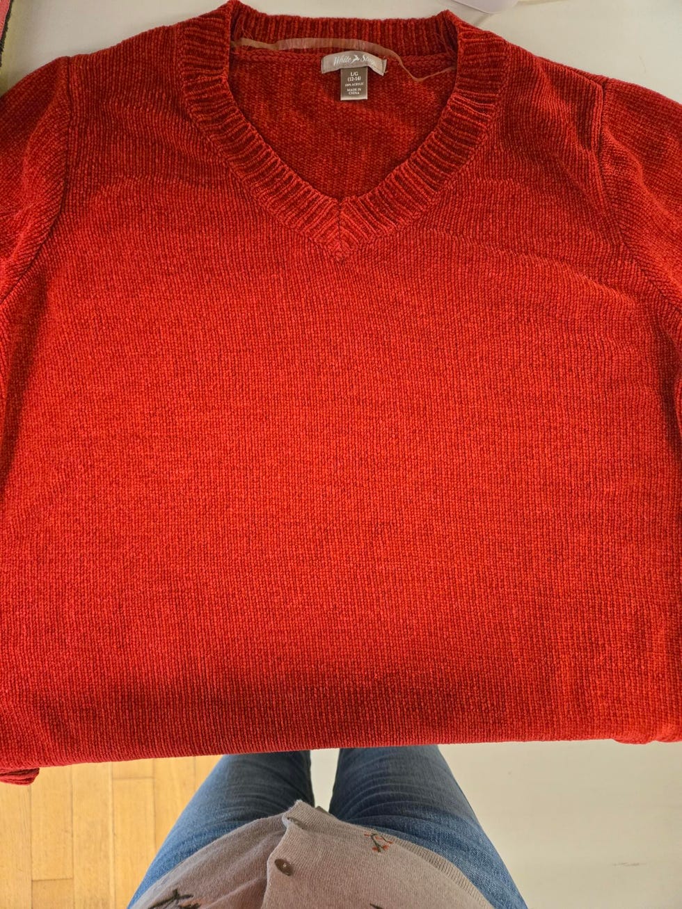 red sweater with no pet hair on it