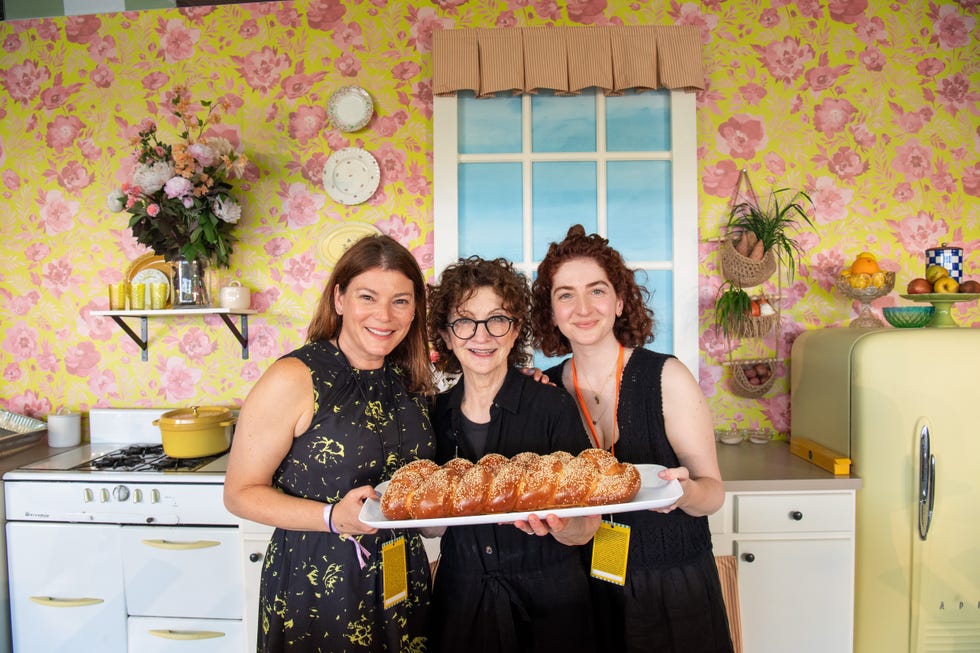 gail simmons with cookbook author bonnie stern and her daughter anna rupert