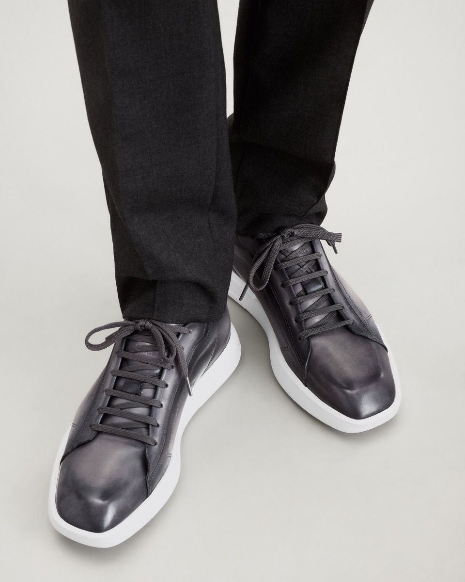海外希少 Berluti 直営 スエード カーフスキン スニーカー ベルルッティの“ドレススニーカー”に新作、独自染色技法を用いた3色