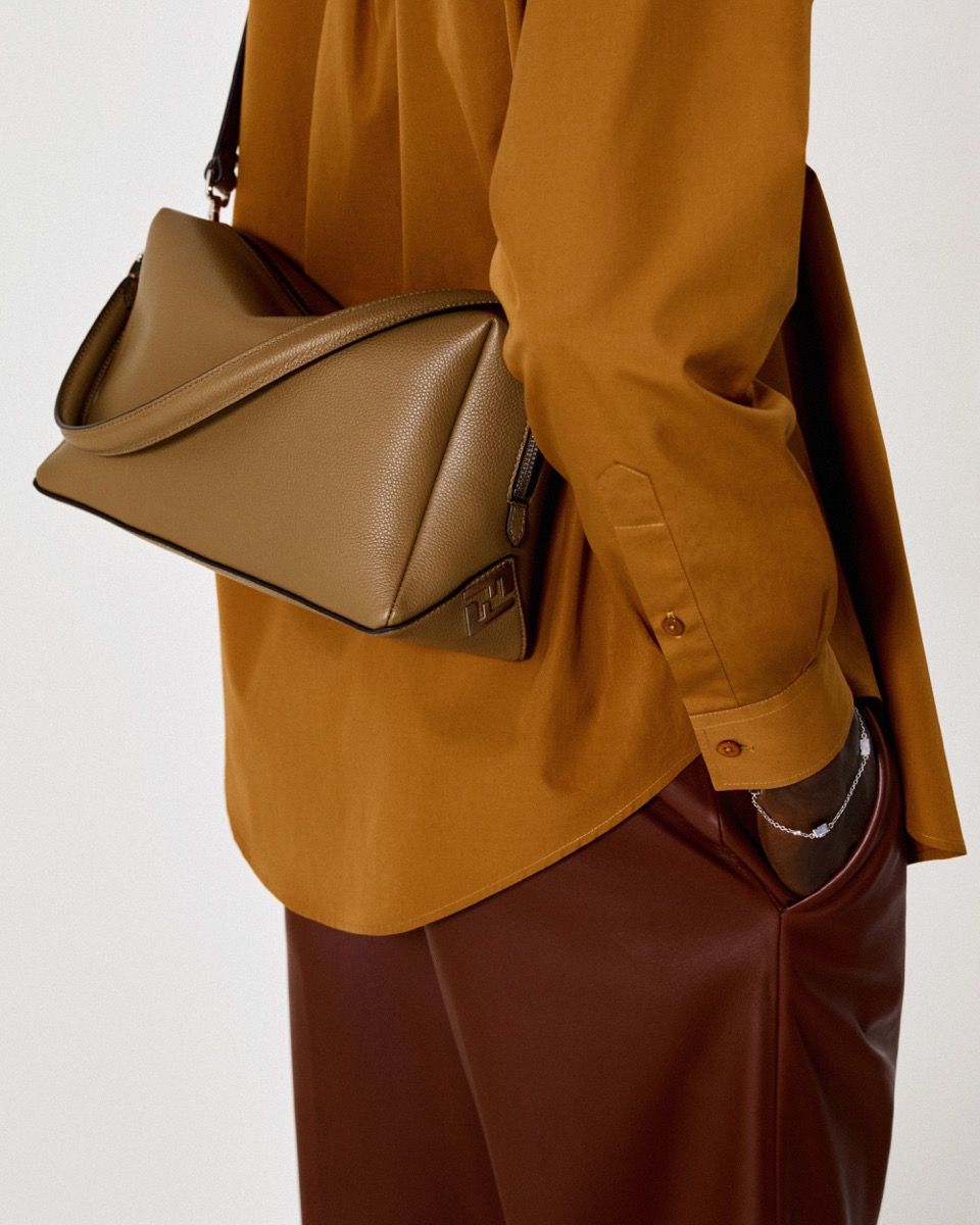 FENDI 春夏　バッグ フェンディのメンズ新作バッグは2WAY仕様、現代のライフスタイル