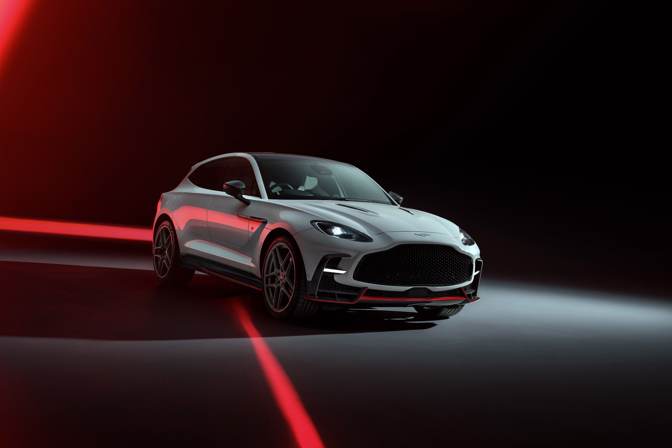 Aston Martin DBX セーフティカー 2021 2021-aston-martin-dbx-101-
