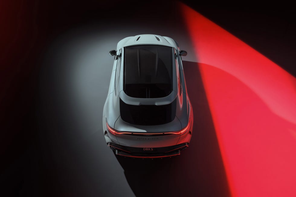 Aston Martin DBX707