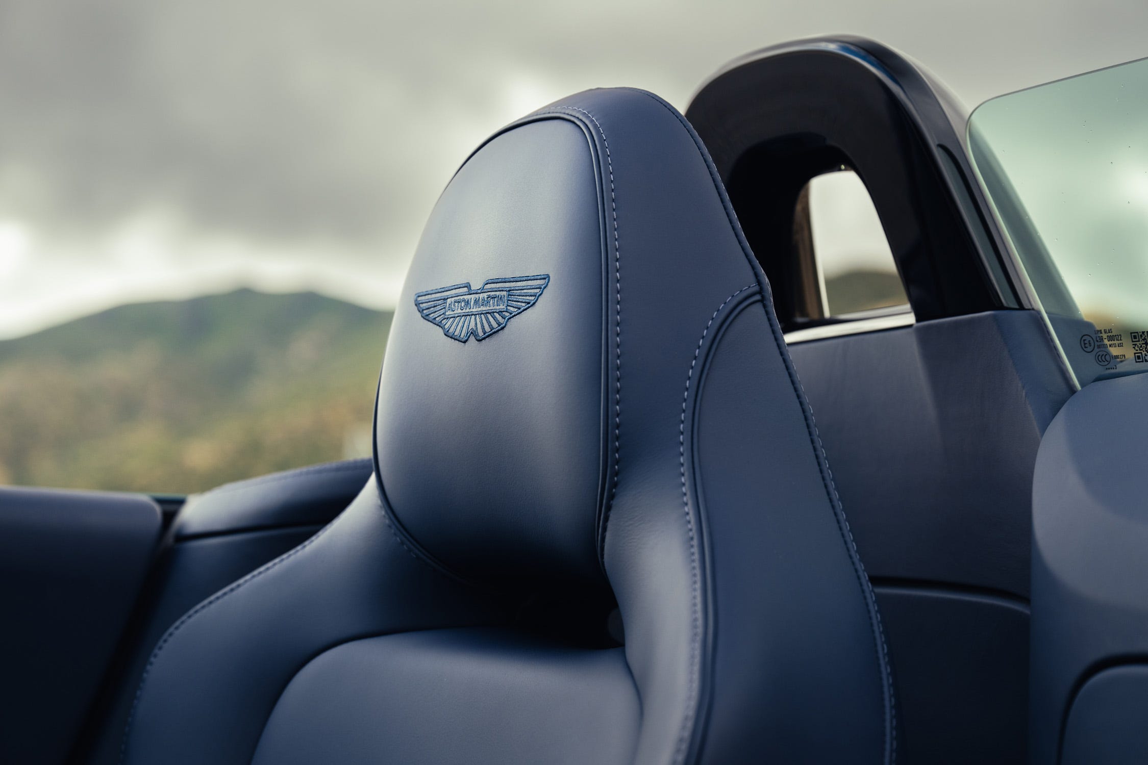 Aston Martin Vantage Roadster dashboard