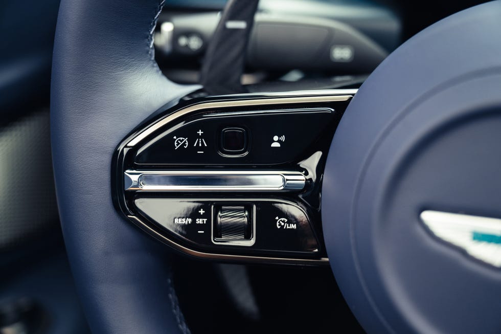 2026 aston martin vantage roadster
